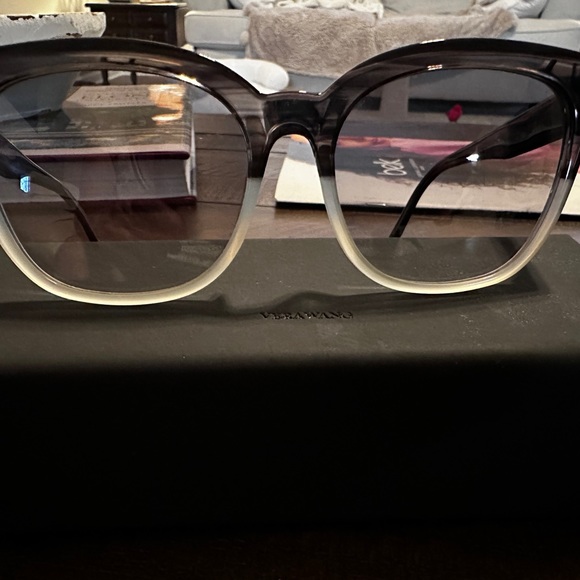 Vera Wang sunglasses.  Perfect condition.  Gorgeous gray and Smokey gray frames. - Picture 1 of 4